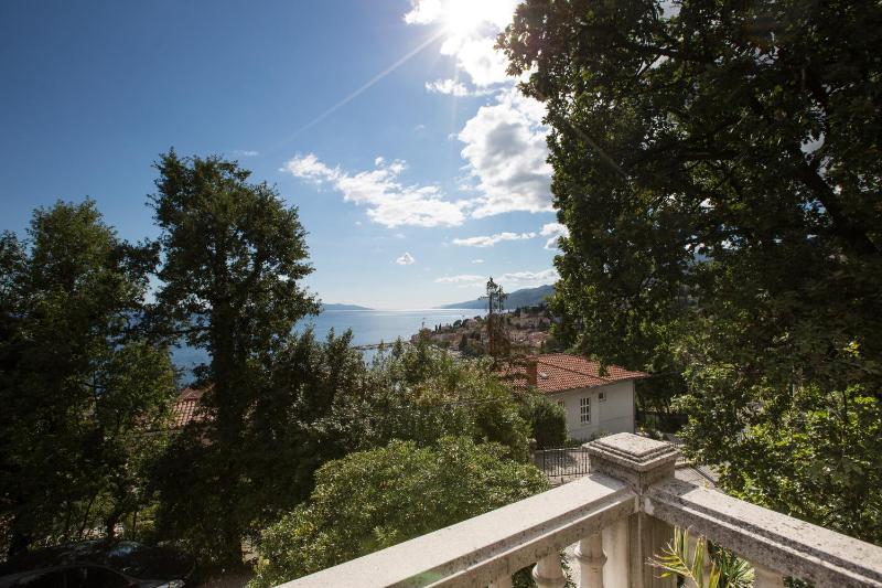 One-Bedroom Apartment with Terrace and Sea View image 2