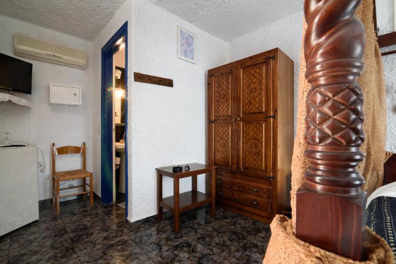 Double or Twin Room image 4