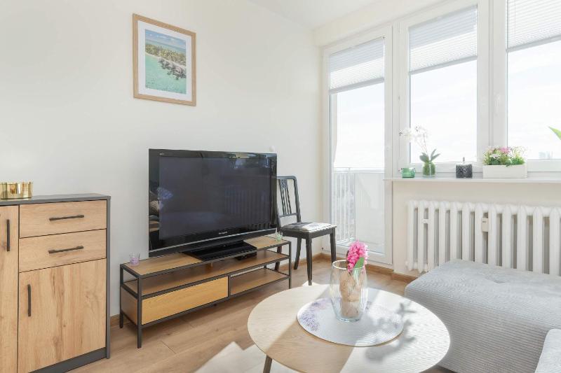 Sloneczny Apartament z Pieknym Widokiem Balkon & Parking by Noclegi Renters - image 17