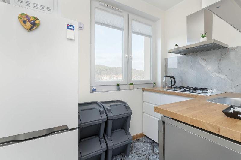 Sloneczny Apartament z Pieknym Widokiem Balkon & Parking by Noclegi Renters - image 35