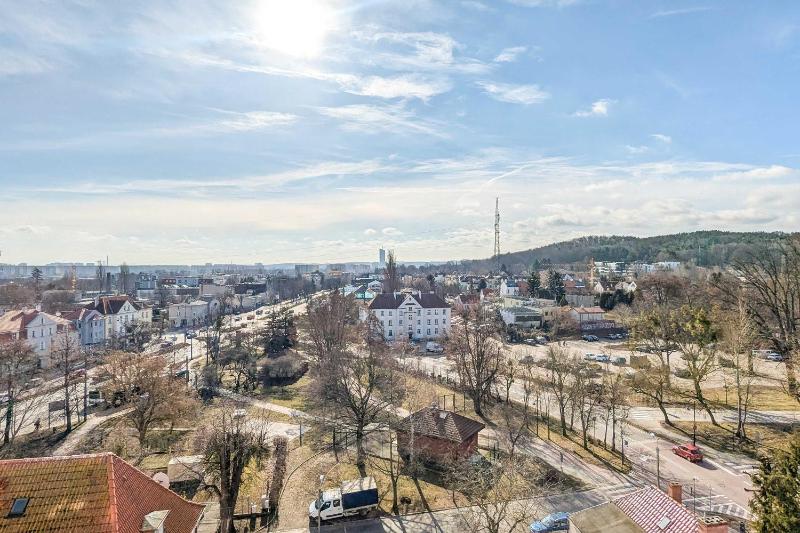 Sloneczny Apartament z Pieknym Widokiem Balkon & Parking by Noclegi Renters - image 6
