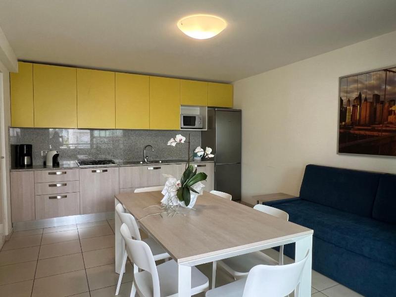 Modern flat with balcony by the beach - image 13
