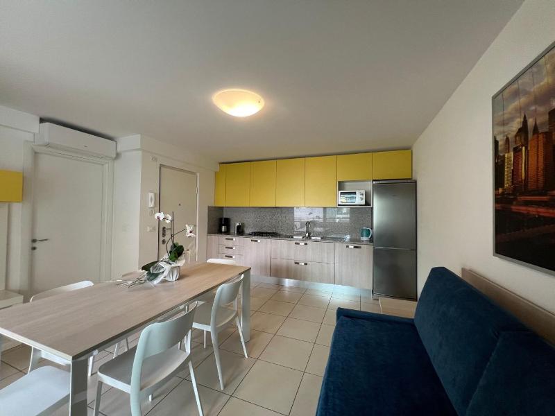 Modern flat with balcony by the beach - image 7
