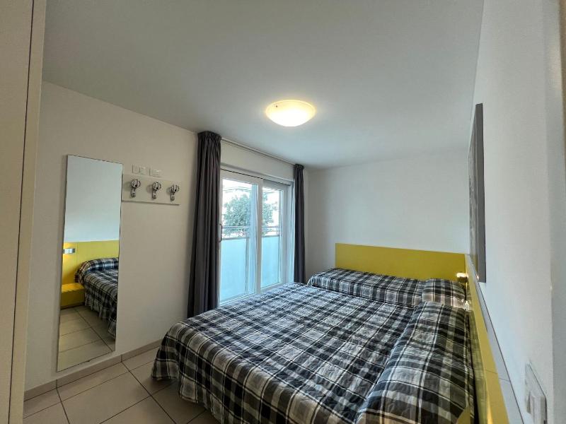 Modern flat with balcony by the beach - image 10