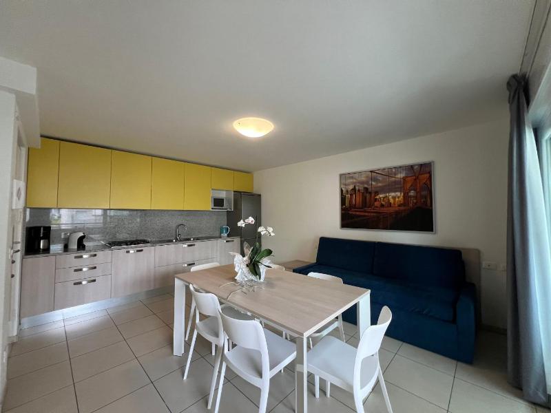 Modern flat with balcony by the beach - image 22
