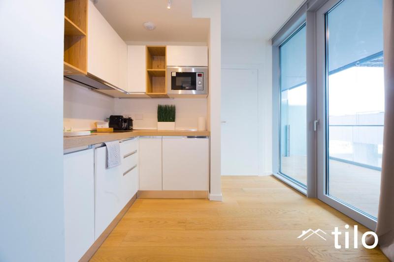 Waterfront Lux| Studio|A/C|Parking|GYM|Wifi By Tilo - image 17