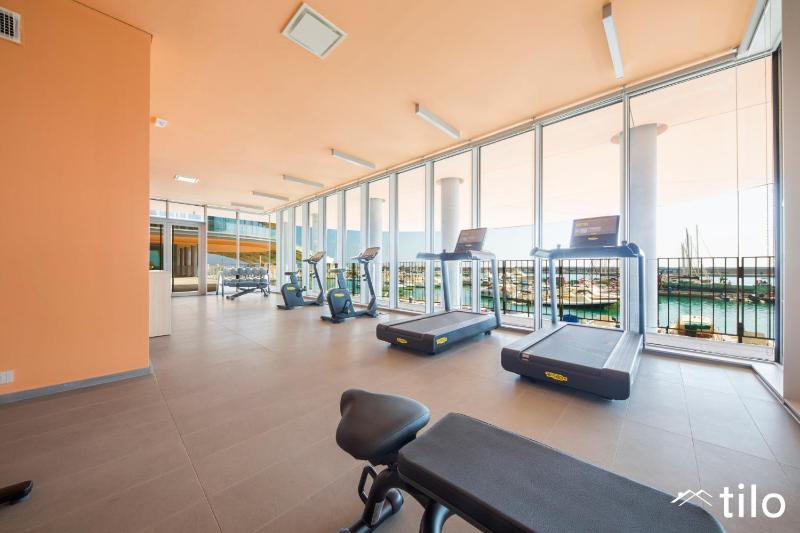 Waterfront Lux| Studio|A/C|Parking|GYM|Wifi By Tilo - image 37