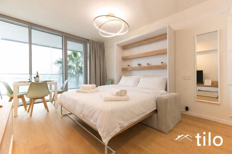 Waterfront Lux| Studio|A/C|Parking|GYM|Wifi By Tilo - image 12
