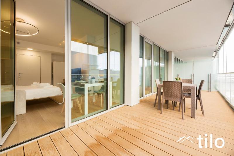 Waterfront Lux| Studio|A/C|Parking|GYM|Wifi By Tilo - image 9