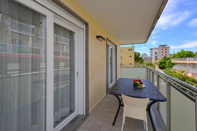 Coastal flat with spacious balcony - image 16