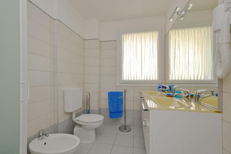 Coastal flat with spacious balcony - image 25