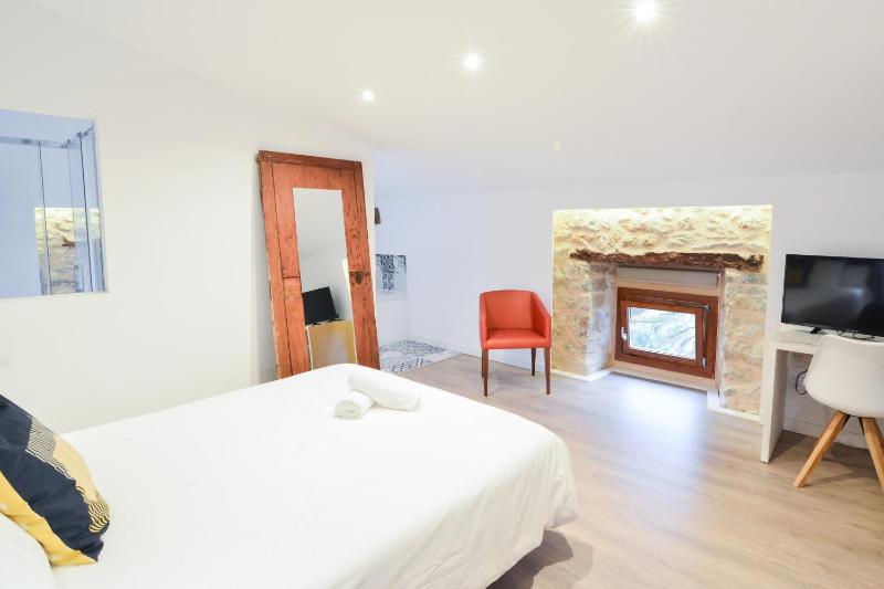 Deluxe Double Room image 2