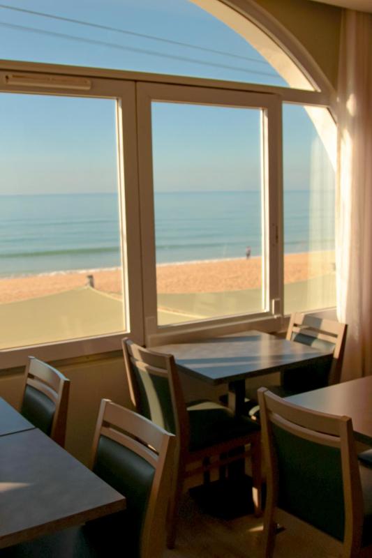 Golden Beach Guest House & Rooftop Bar - image 15