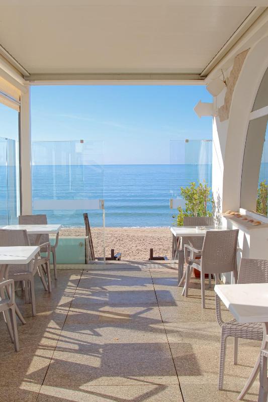 Golden Beach Guest House & Rooftop Bar - image 39