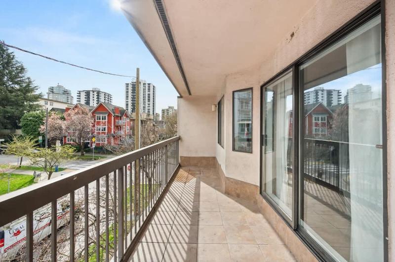 Downtown 3BR Oasis with Balcony & King Ensuite - image 14