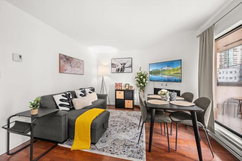 Downtown 3BR Oasis with Balcony & King Ensuite - image 9