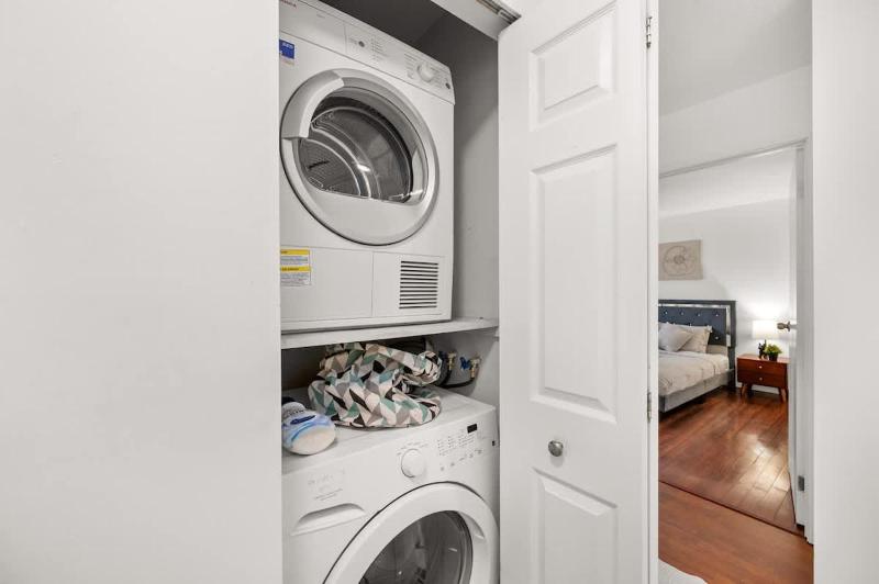 Downtown 3BR Oasis with Balcony & King Ensuite - image 11
