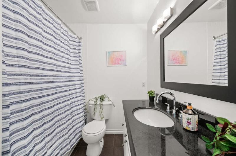 Downtown 3BR Oasis with Balcony & King Ensuite - image 10