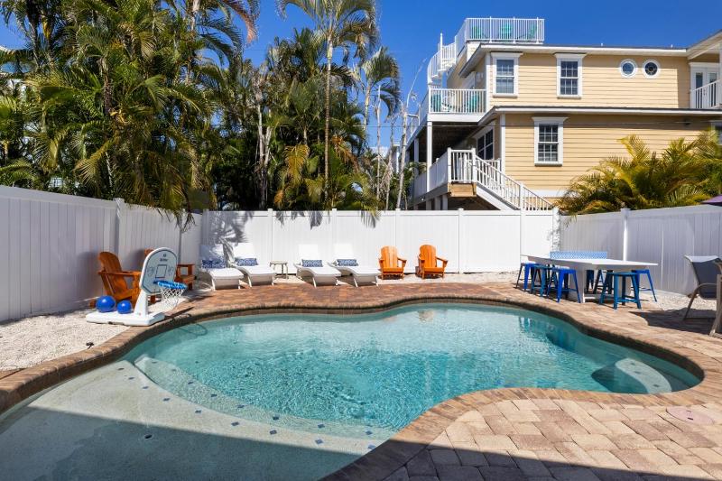 Turtle Tracks - 1 Block to Beach! Pool by Anna Maria Life Vacation Rentals - image 12