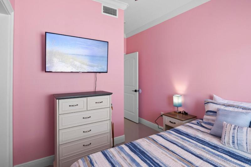 Turtle Tracks - 1 Block to Beach! Pool by Anna Maria Life Vacation Rentals - image 15