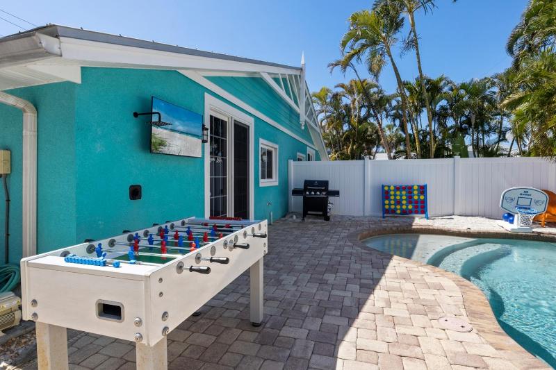 Turtle Tracks - 1 Block to Beach! Pool by Anna Maria Life Vacation Rentals - image 14