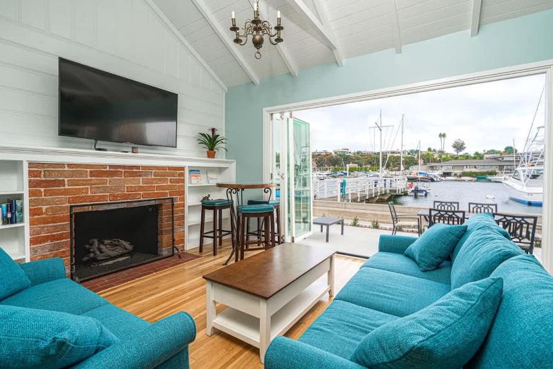 Newly Remodeled Balboa Island Bayfront home - image 1