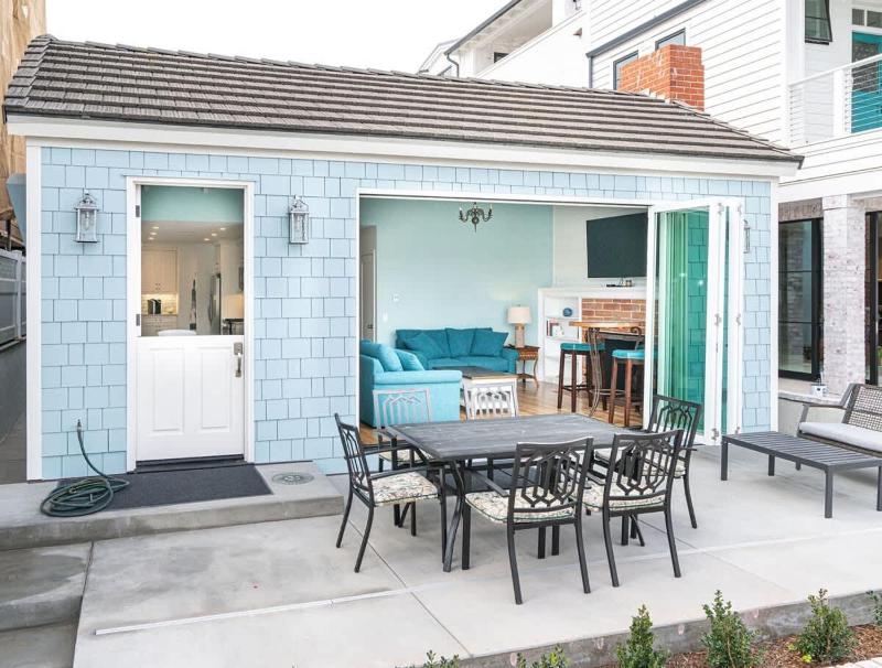 Newly Remodeled Balboa Island Bayfront home - image 13