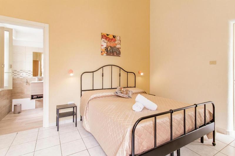 Sicula home in the city center - Happy Rentals - image 13