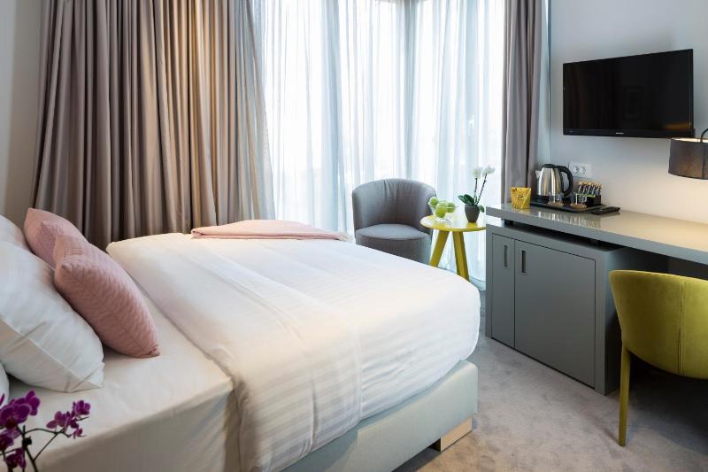 Standard Double Room image 2