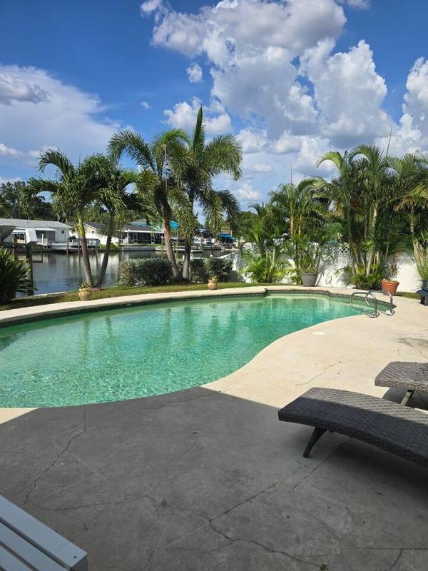 Pool-Waterfront-Pet Friendly - image 1