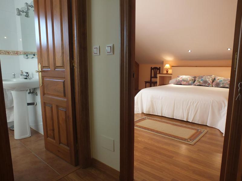 One-Bedroom Apartment (2-4 Adults) with Terrace image 2