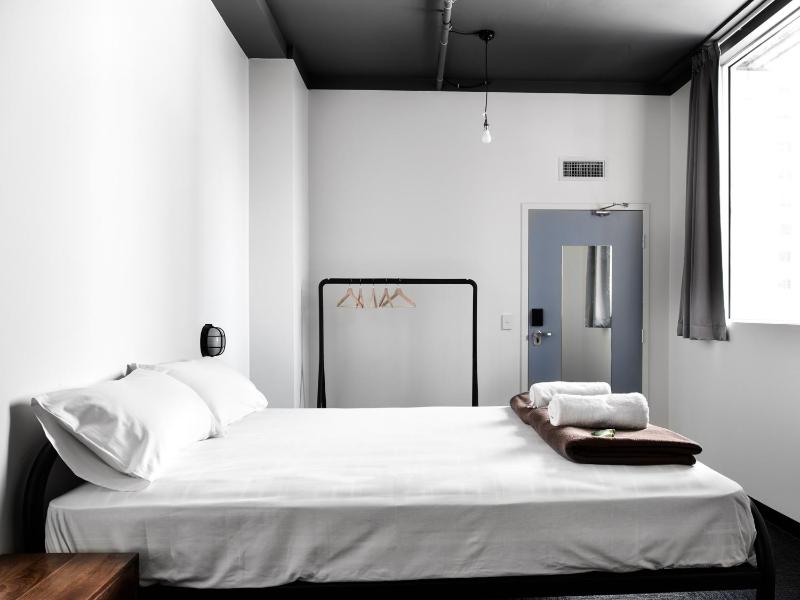 Double Room with Shared Bathroom image 4