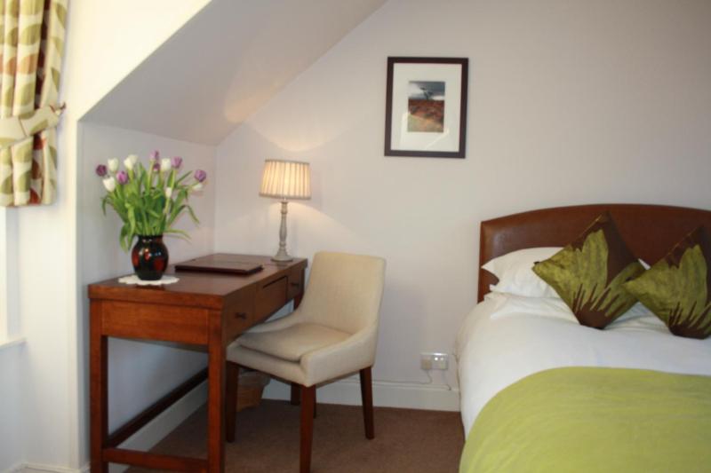Deluxe Double Room with Bath image 2