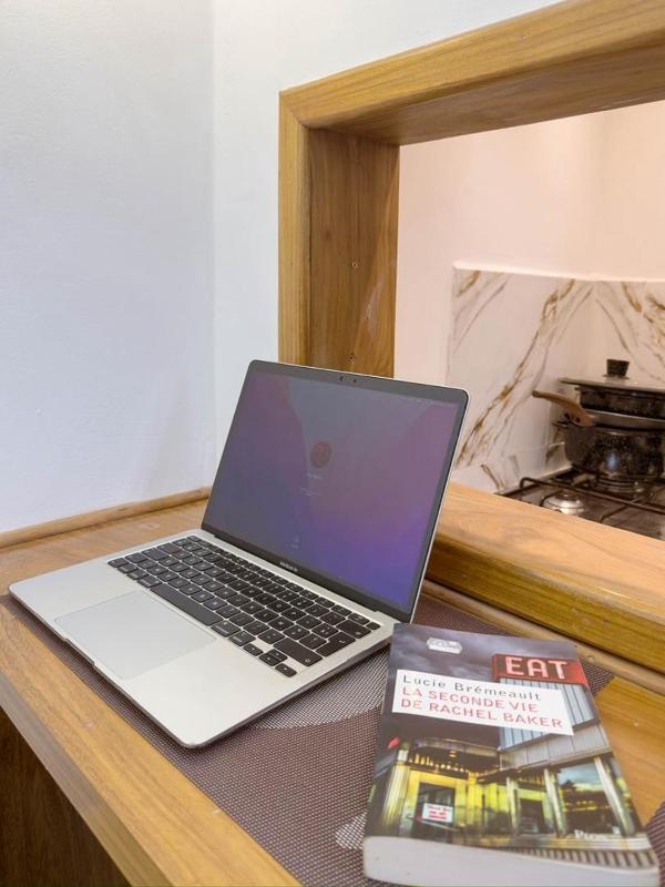 Quiet & Bright Apartment- Downtown- high-speed Wi-Fi - image 12