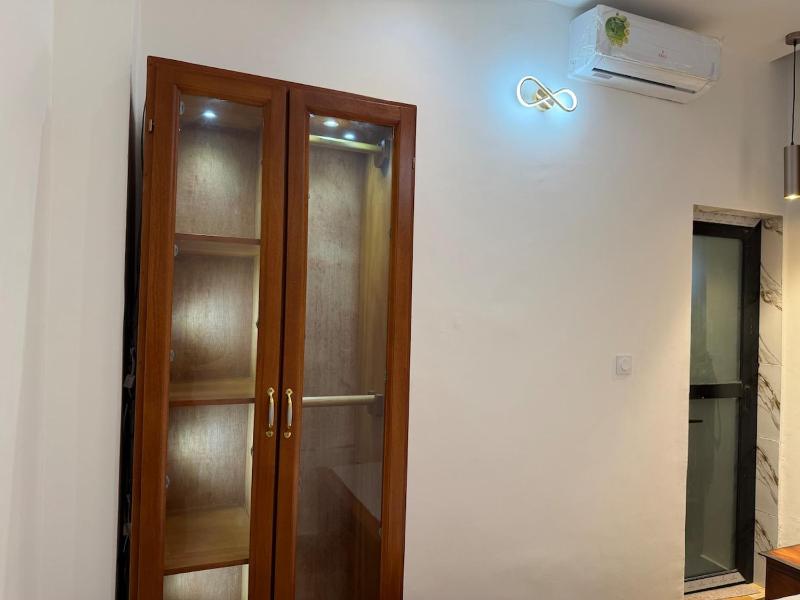 Quiet & Bright Apartment- Downtown- high-speed Wi-Fi - image 15