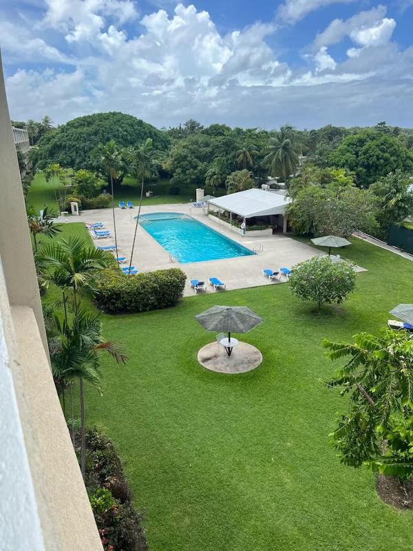 Golden Gem Cosy Apartment with pool & garden view - image 15