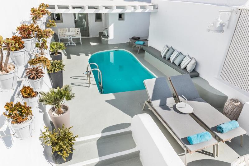 Master Suite with Private Pool and Caldera View image 4