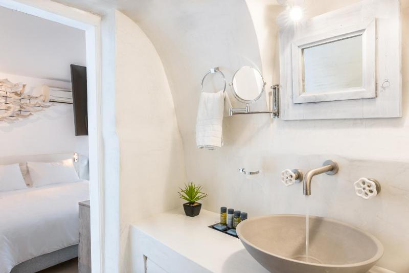 Double Room with Caldera View image 3