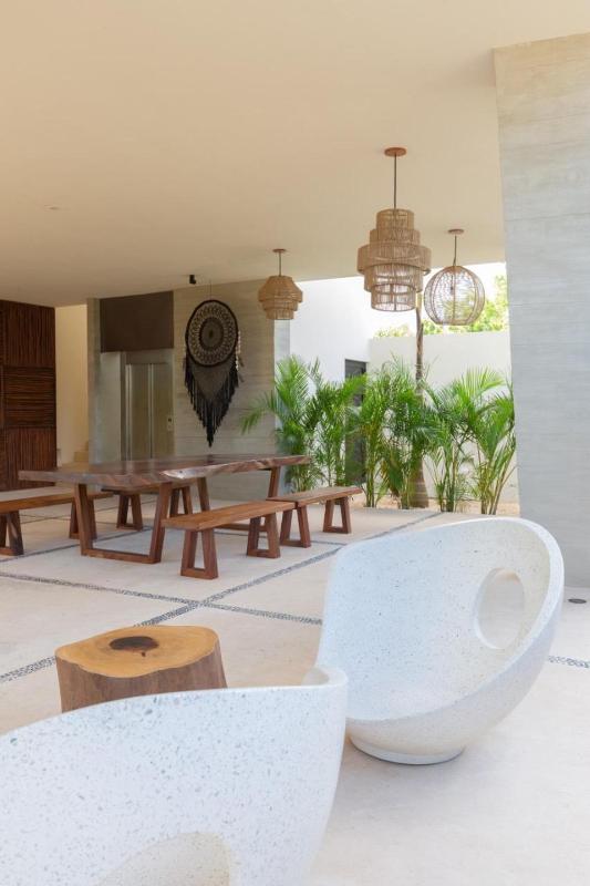 Luxury 2BR Villa Private Rooftop Pool - image 3