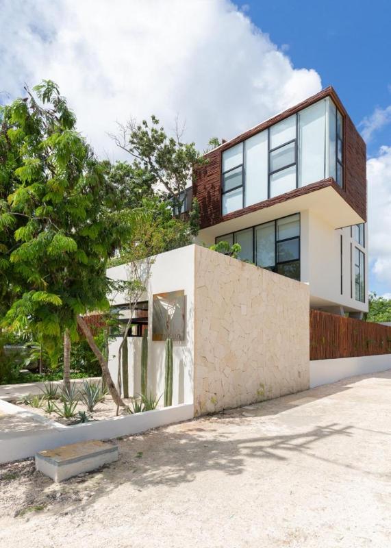 Luxury 2BR Villa Private Rooftop Pool - image 20