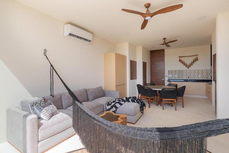 Luxury 2BR Villa Private Rooftop Pool - image 1