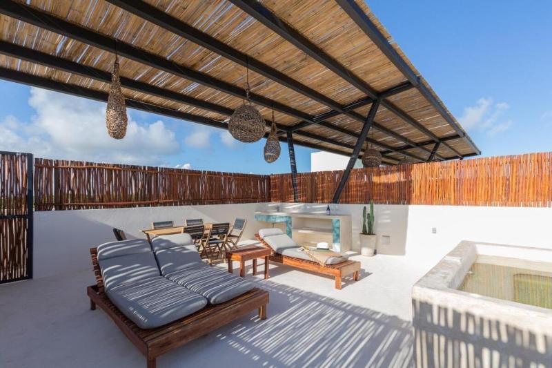 Luxury 2BR Villa Private Rooftop Pool - image 17