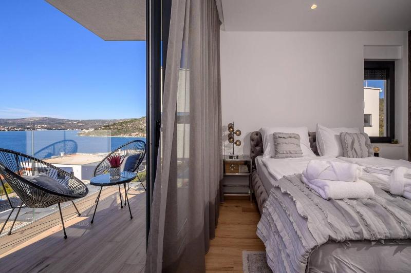 Luxury Villa Seven Seas with infinity heated pool by the sea in Ražanj - image 32
