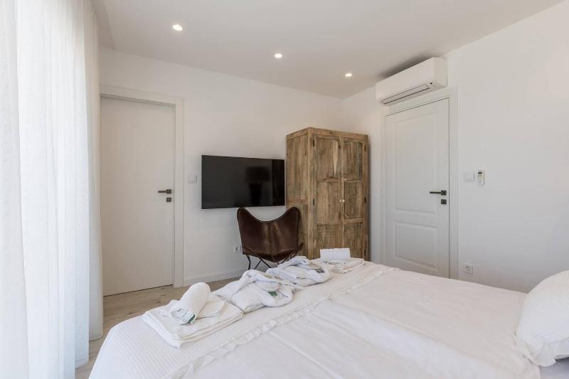Luxury Villa Seven Seas with infinity heated pool by the sea in Ražanj - image 6