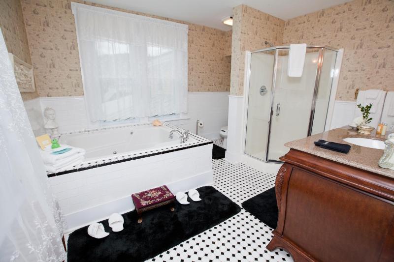 Princess Alice King Room image 4