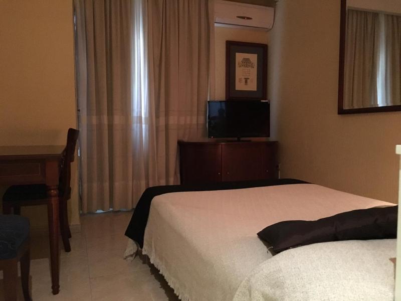 Single Room image 3