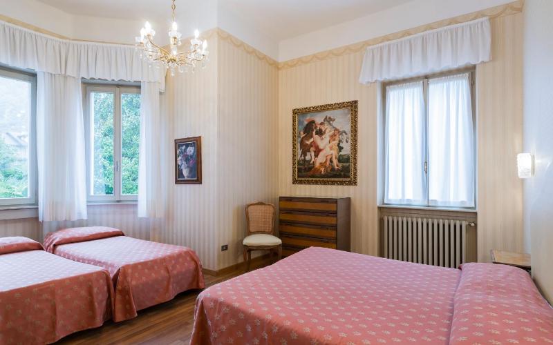 Superior Triple Room image 4