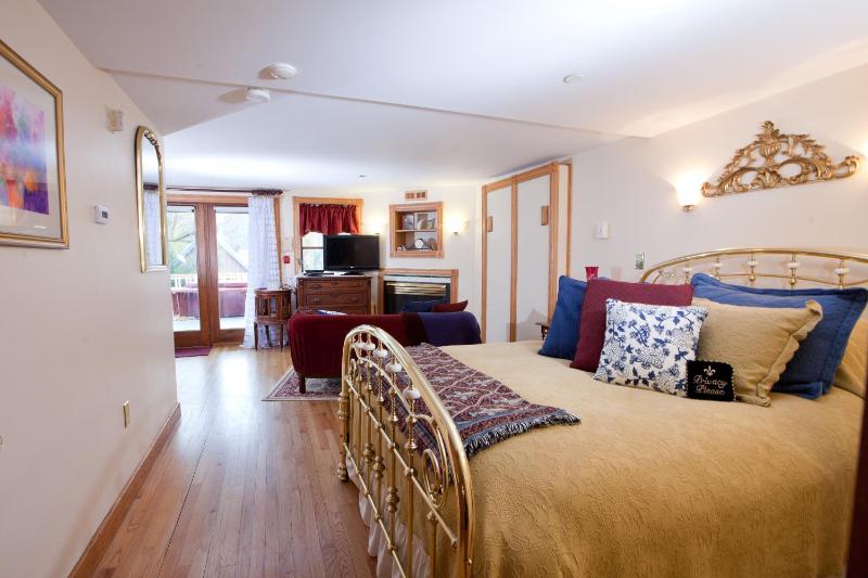Prince Albert Queen Room image 1