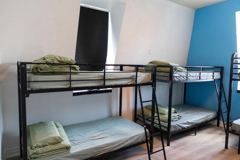 Check Inn - image 4