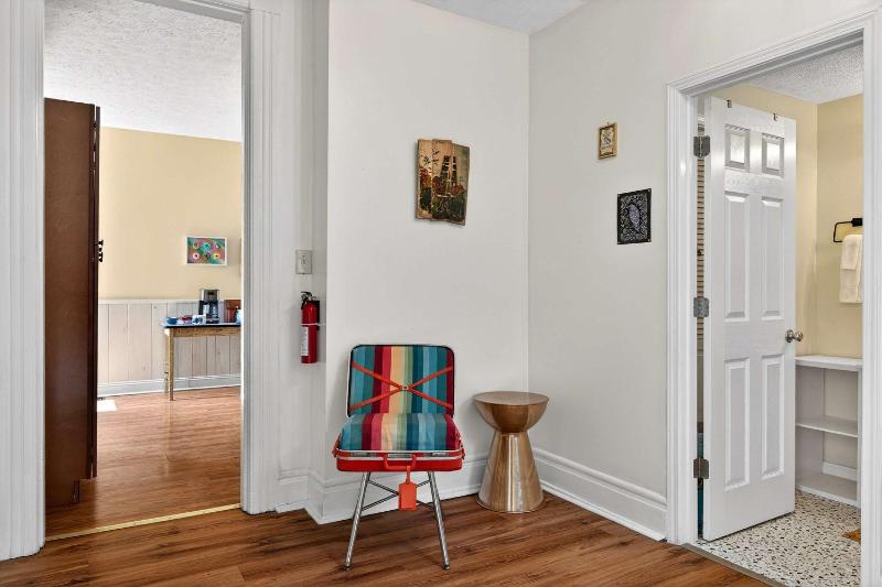 Walkable stay near downtown parks and nightlife - image 33